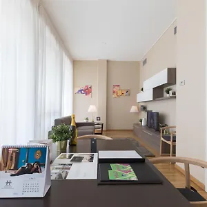 Hemeras Boutique Homes - Design Near Duomo Cathedral Apartment